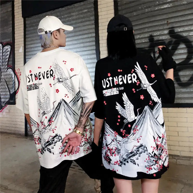 Japanisches Streetwear T-Shirt | Sakura &amp; Kranich Design